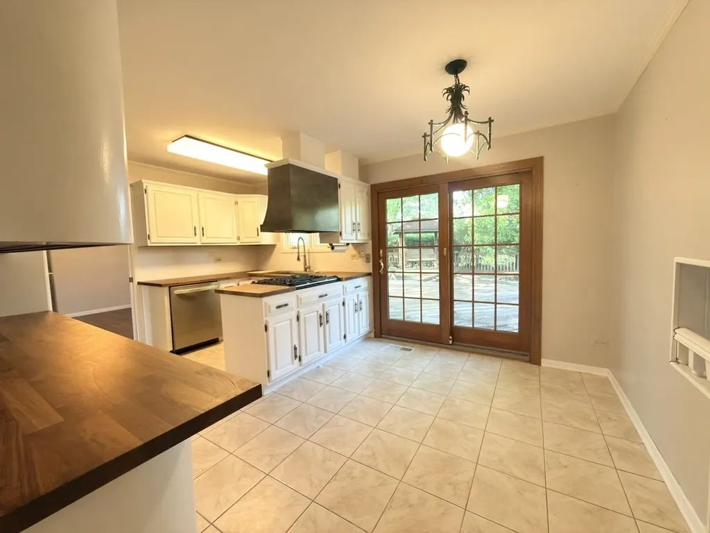 7826 Dunham Road Downers Grove IL 60516