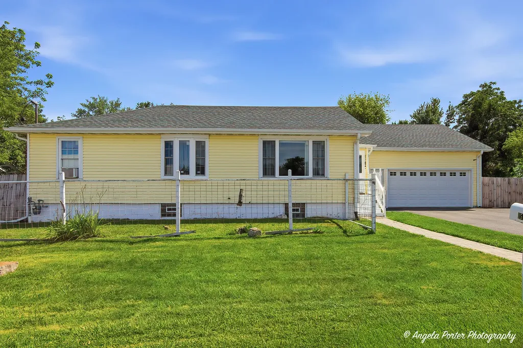 1513 12TH Street Waukegan IL 60085