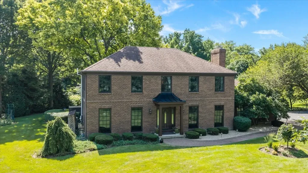 40W170 Deer Run Drive St. Charles IL 60175