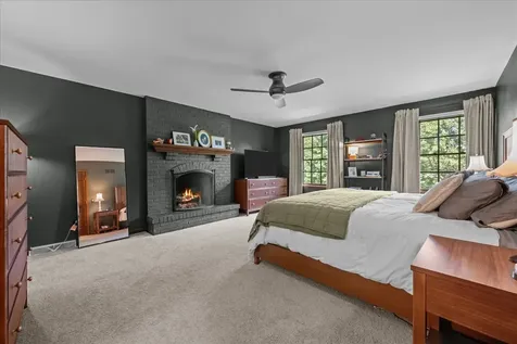 40W170 Deer Run Drive St. Charles IL 60175