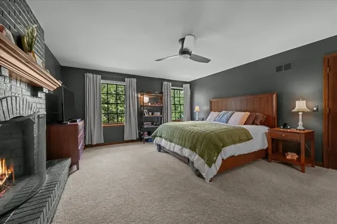 40W170 Deer Run Drive St. Charles IL 60175