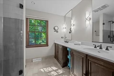 40W170 Deer Run Drive St. Charles IL 60175