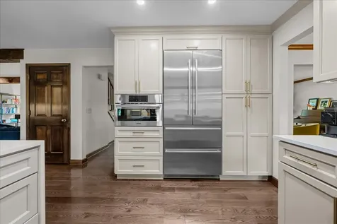 40W170 Deer Run Drive St. Charles IL 60175