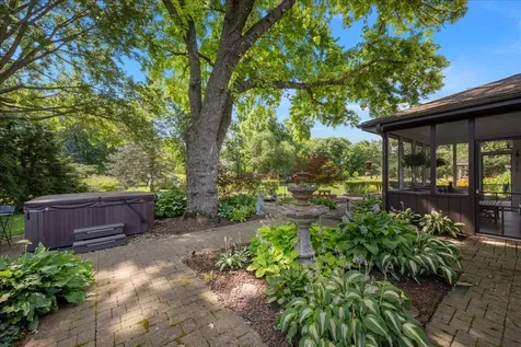 40W170 Deer Run Drive St. Charles IL 60175