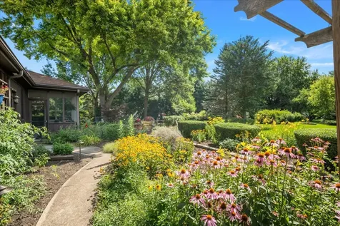 40W170 Deer Run Drive St. Charles IL 60175