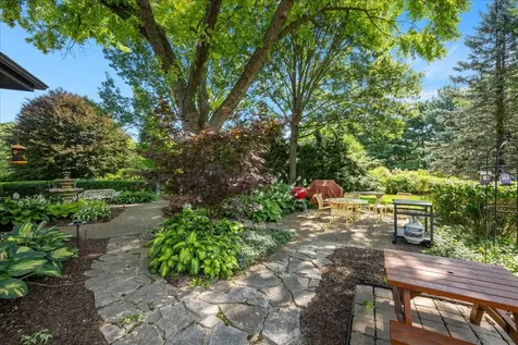 40W170 Deer Run Drive St. Charles IL 60175