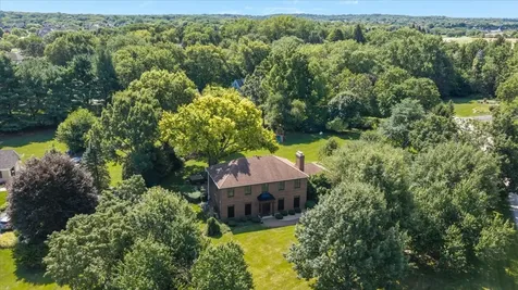 40W170 Deer Run Drive St. Charles IL 60175