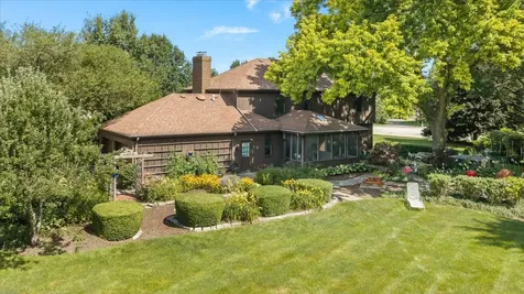 40W170 Deer Run Drive St. Charles IL 60175