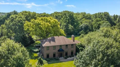 40W170 Deer Run Drive St. Charles IL 60175
