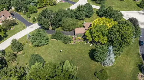 40W170 Deer Run Drive St. Charles IL 60175