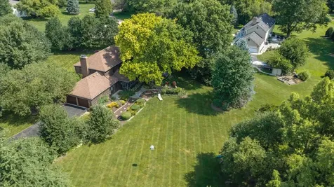 40W170 Deer Run Drive St. Charles IL 60175