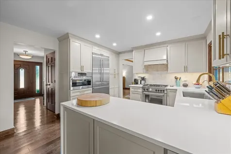 40W170 Deer Run Drive St. Charles IL 60175