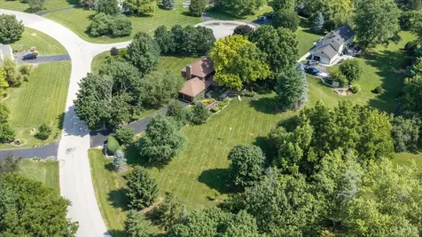 40W170 Deer Run Drive St. Charles IL 60175