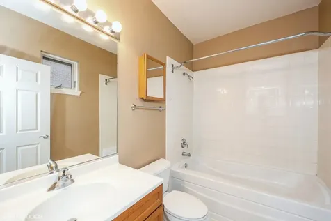 758 West 15th Street Chicago IL 60607