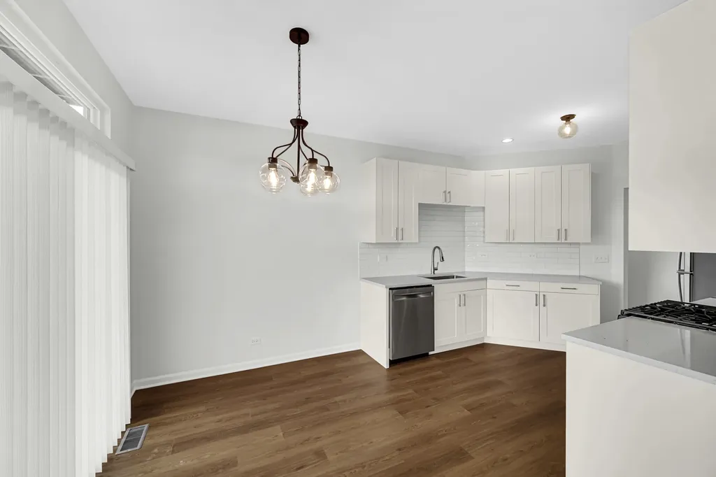 2325 Summerlin Drive Aurora IL 60503