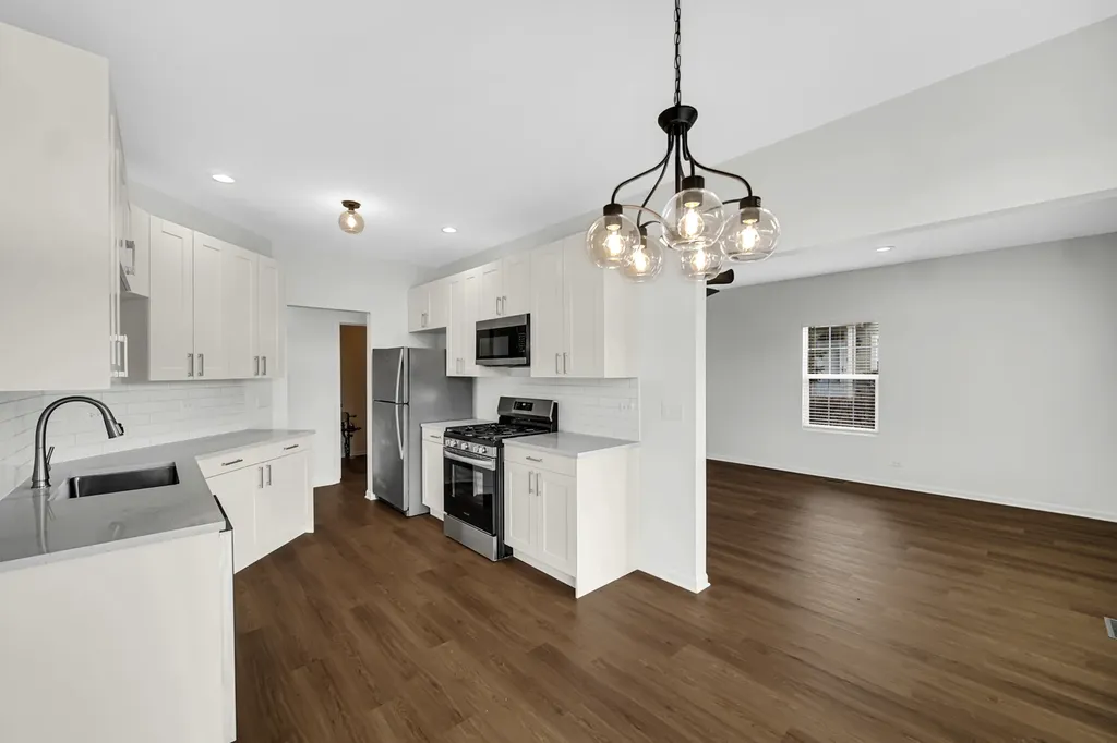 2325 Summerlin Drive Aurora IL 60503