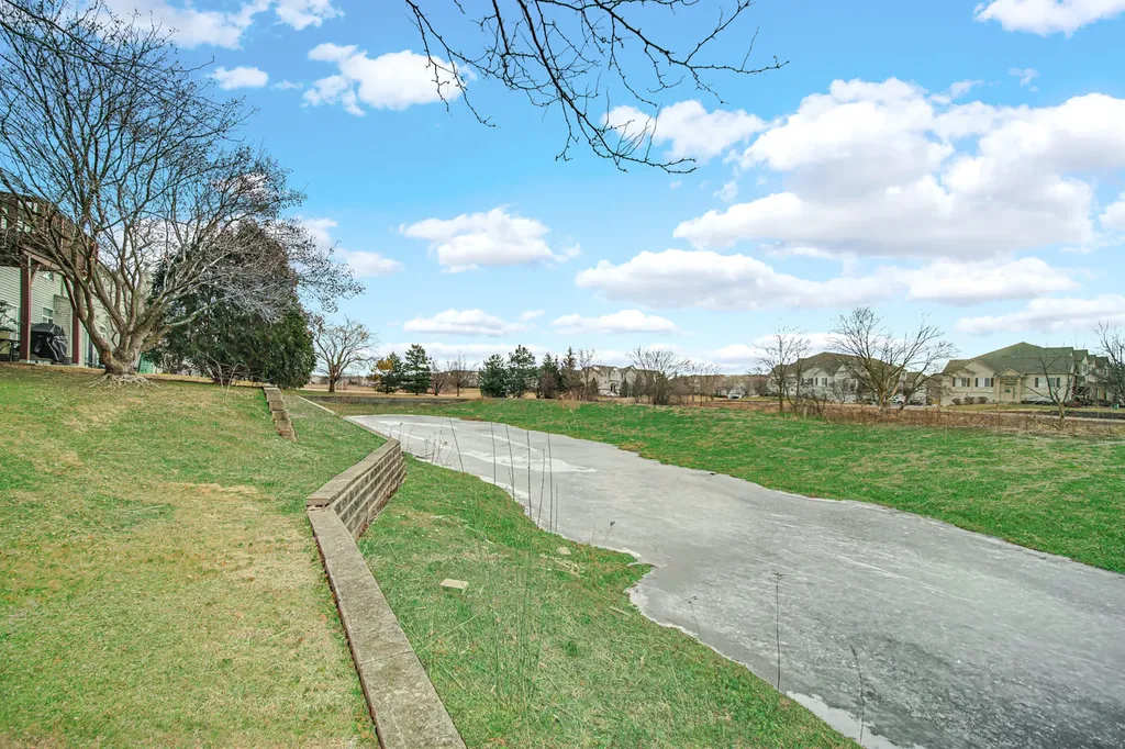 2325 Summerlin Drive Aurora IL 60503
