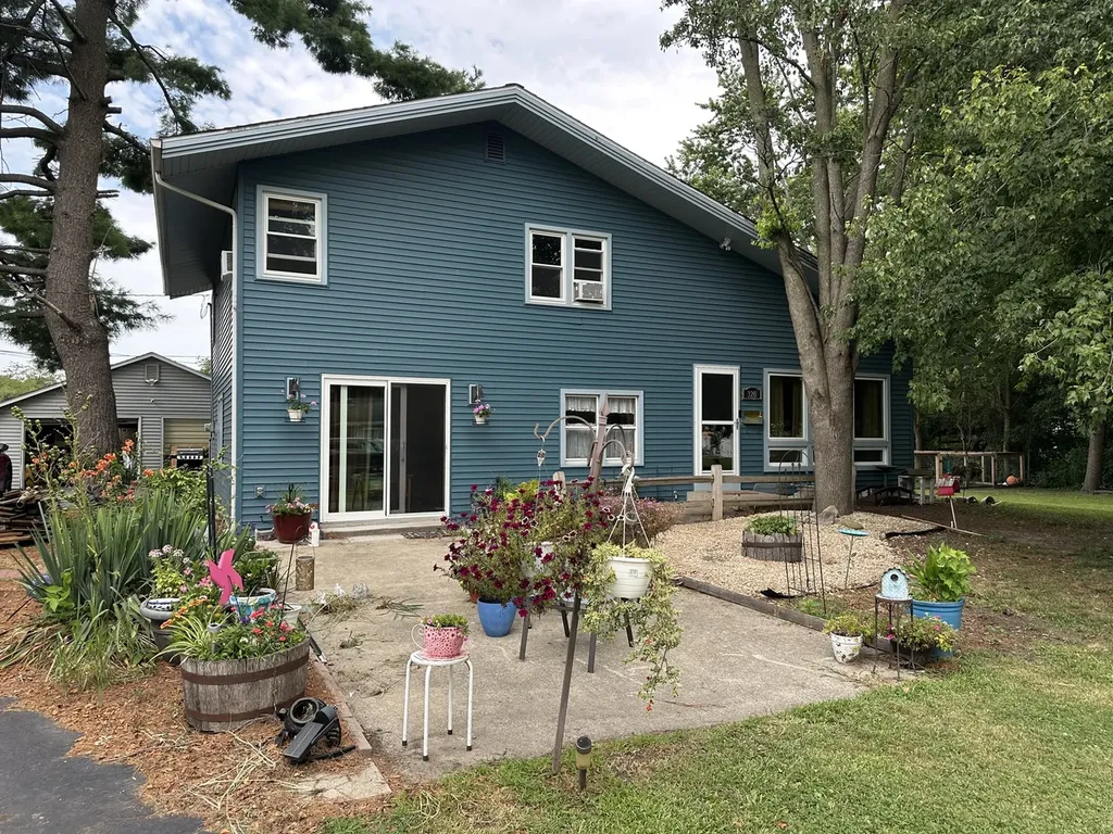 320 East Lincoln Avenue Watseka IL 60970