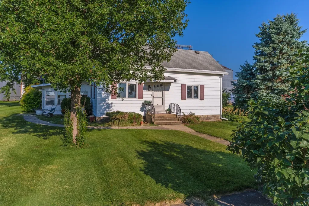 13223 North 2760 Road Forrest IL 61741