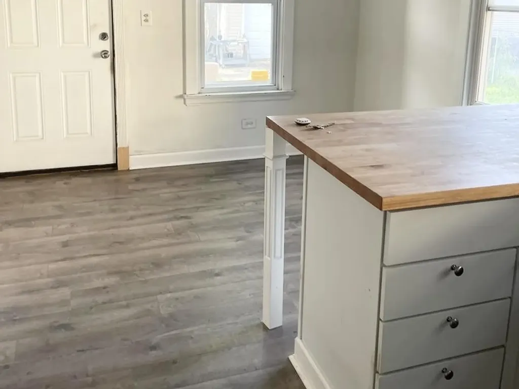 4846 West Gunnison Street Chicago IL 60630
