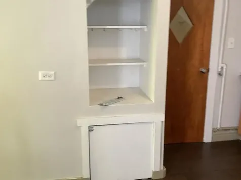 4846 West Gunnison Street Chicago IL 60630