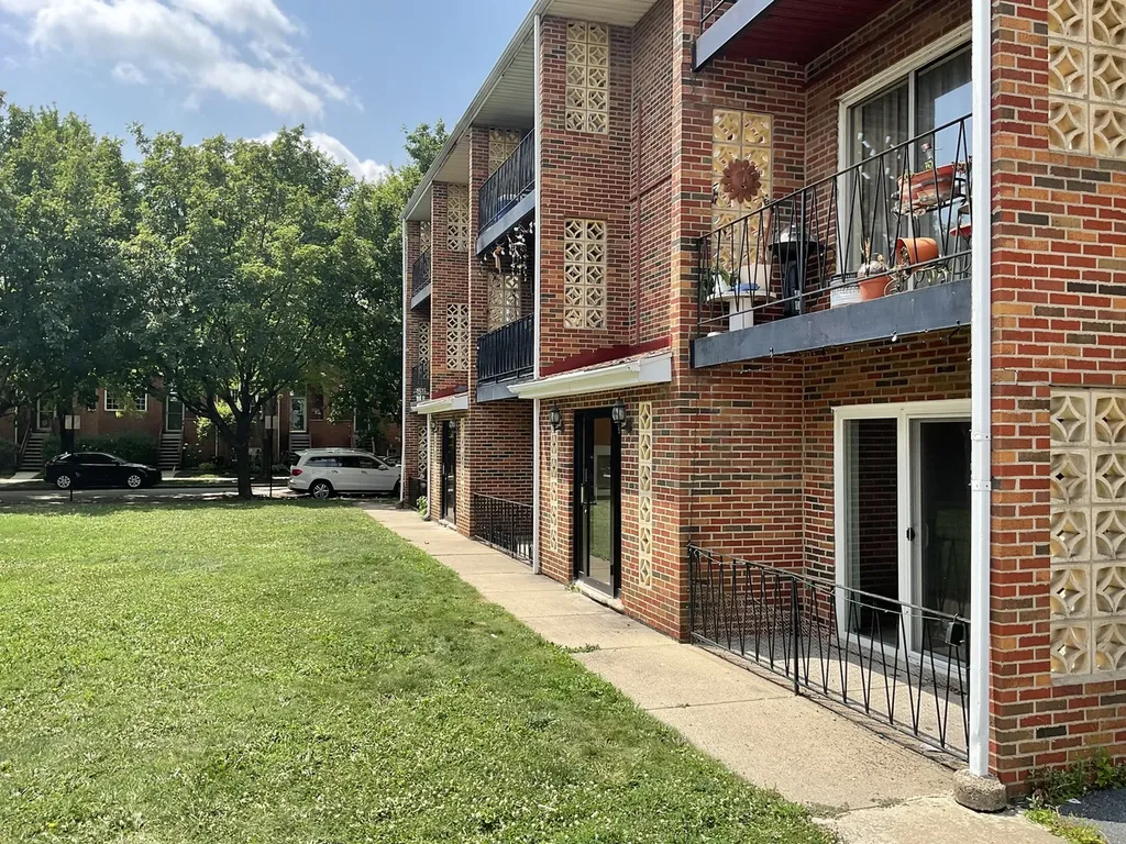 6436 West 64th Place Chicago IL 60638