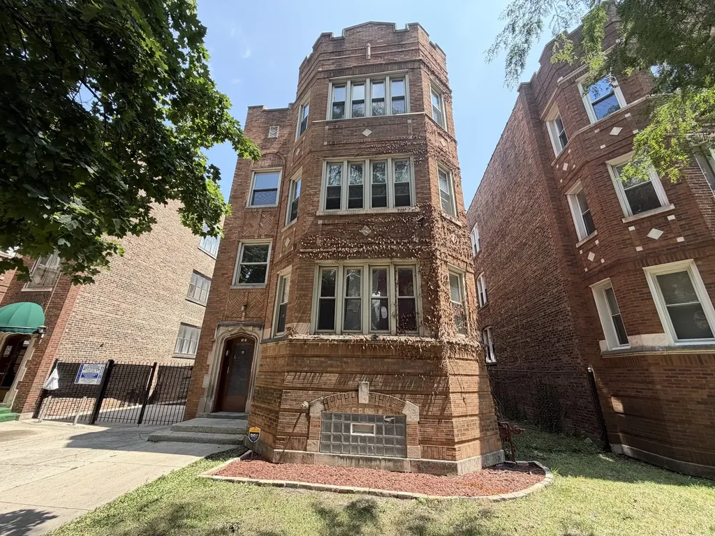 7821 South Phillips Avenue Chicago IL 60649