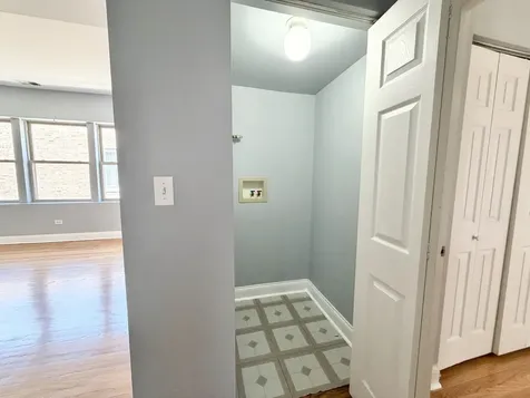 7821 South Phillips Avenue Chicago IL 60649