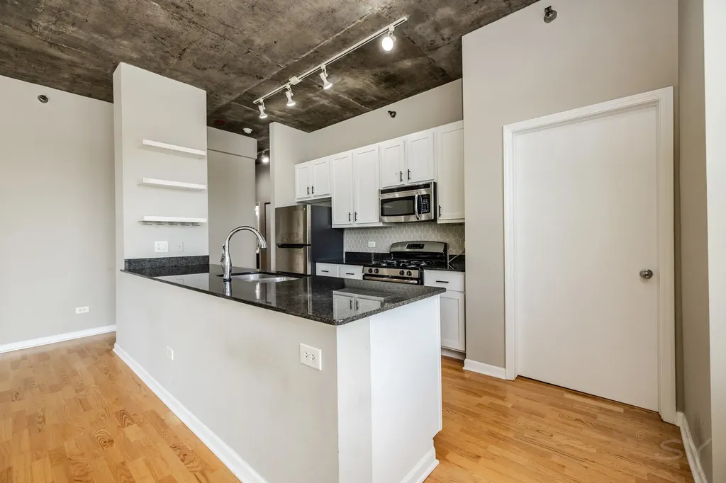 1122 West Catalpa Avenue Chicago IL 60640