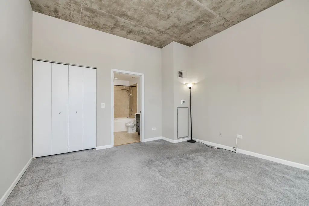 1122 West Catalpa Avenue Chicago IL 60640