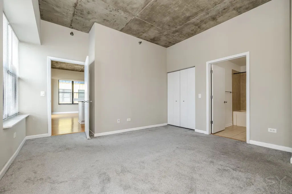 1122 West Catalpa Avenue Chicago IL 60640