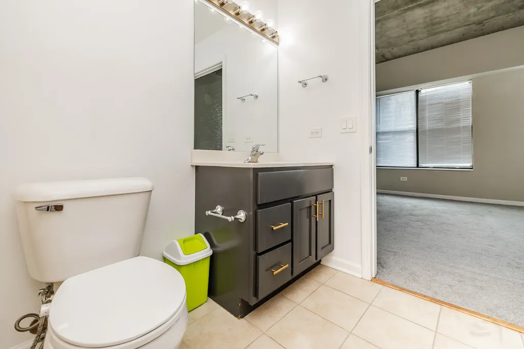 1122 West Catalpa Avenue Chicago IL 60640