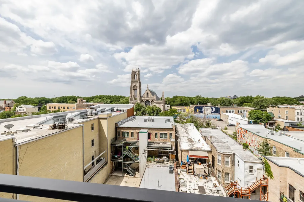 1122 West Catalpa Avenue Chicago IL 60640