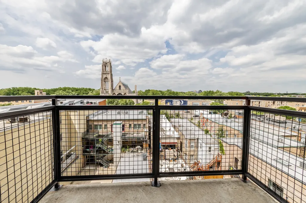 1122 West Catalpa Avenue Chicago IL 60640