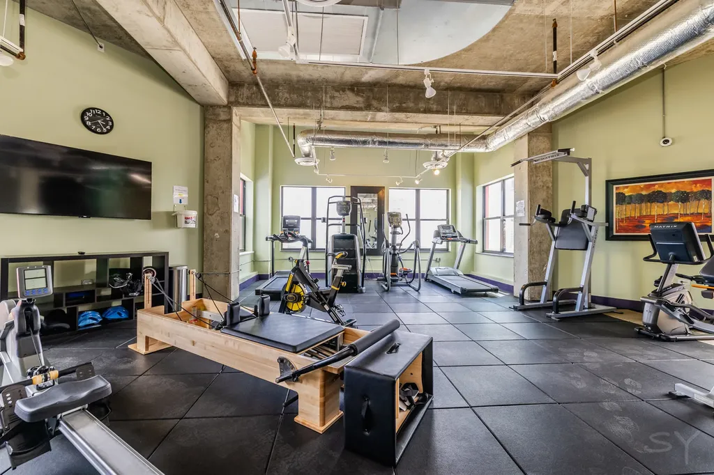 1122 West Catalpa Avenue Chicago IL 60640