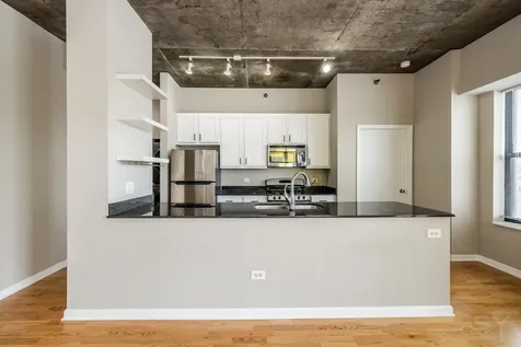 1122 West Catalpa Avenue Chicago IL 60640