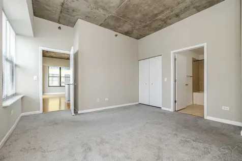 1122 West Catalpa Avenue Chicago IL 60640