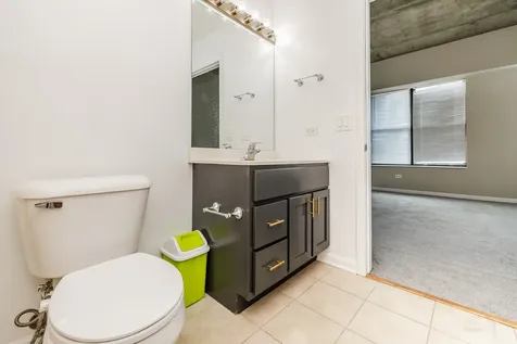 1122 West Catalpa Avenue Chicago IL 60640