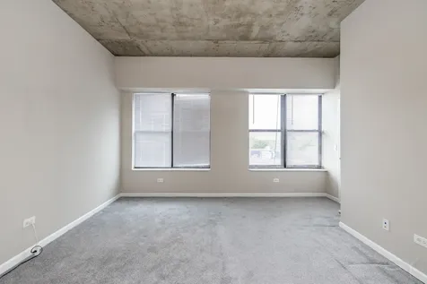 1122 West Catalpa Avenue Chicago IL 60640