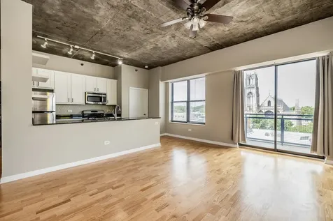 1122 West Catalpa Avenue Chicago IL 60640