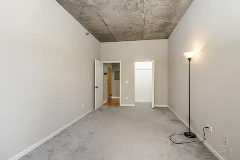 1122 West Catalpa Avenue Chicago IL 60640
