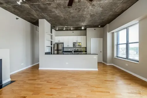1122 West Catalpa Avenue Chicago IL 60640