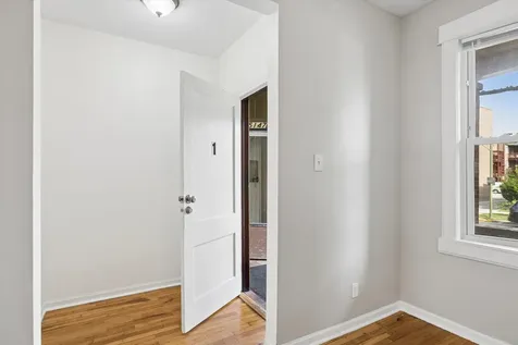5147 West Cullom Avenue Chicago IL 60641