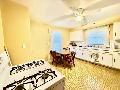 710 Saint Vincents Avenue Peru IL 61354