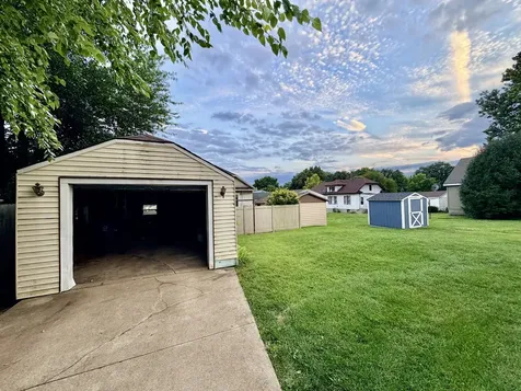 710 Saint Vincents Avenue Peru IL 61354