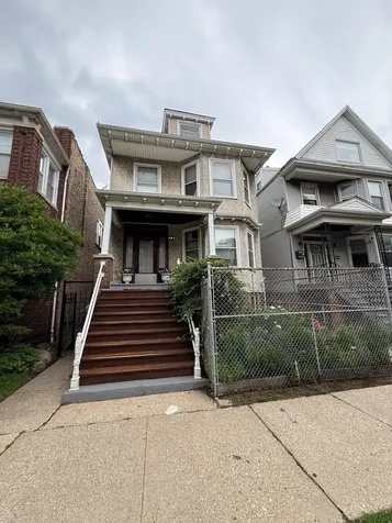 2448 West Gunnison Street Chicago IL 60625
