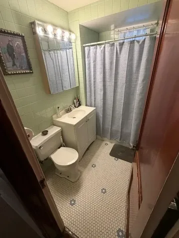 2448 West Gunnison Street Chicago IL 60625