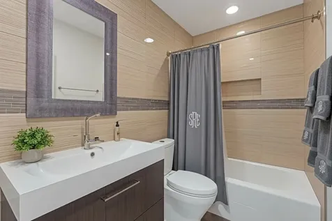 9382 Landings Lane Des Plaines IL 60016