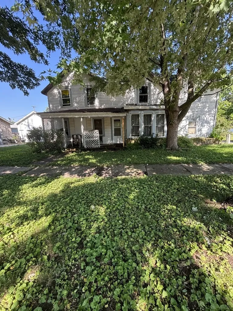 506 Paddock Avenue Ashton IL 61006