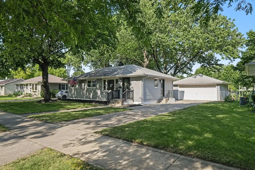 753 Westgate Drive Aurora IL 60506